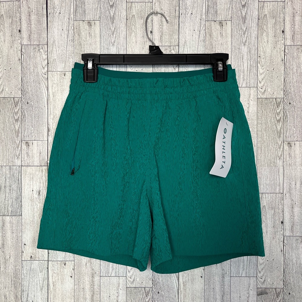 Athleta Echo Short Women’s Green Quick Drying  Size 2